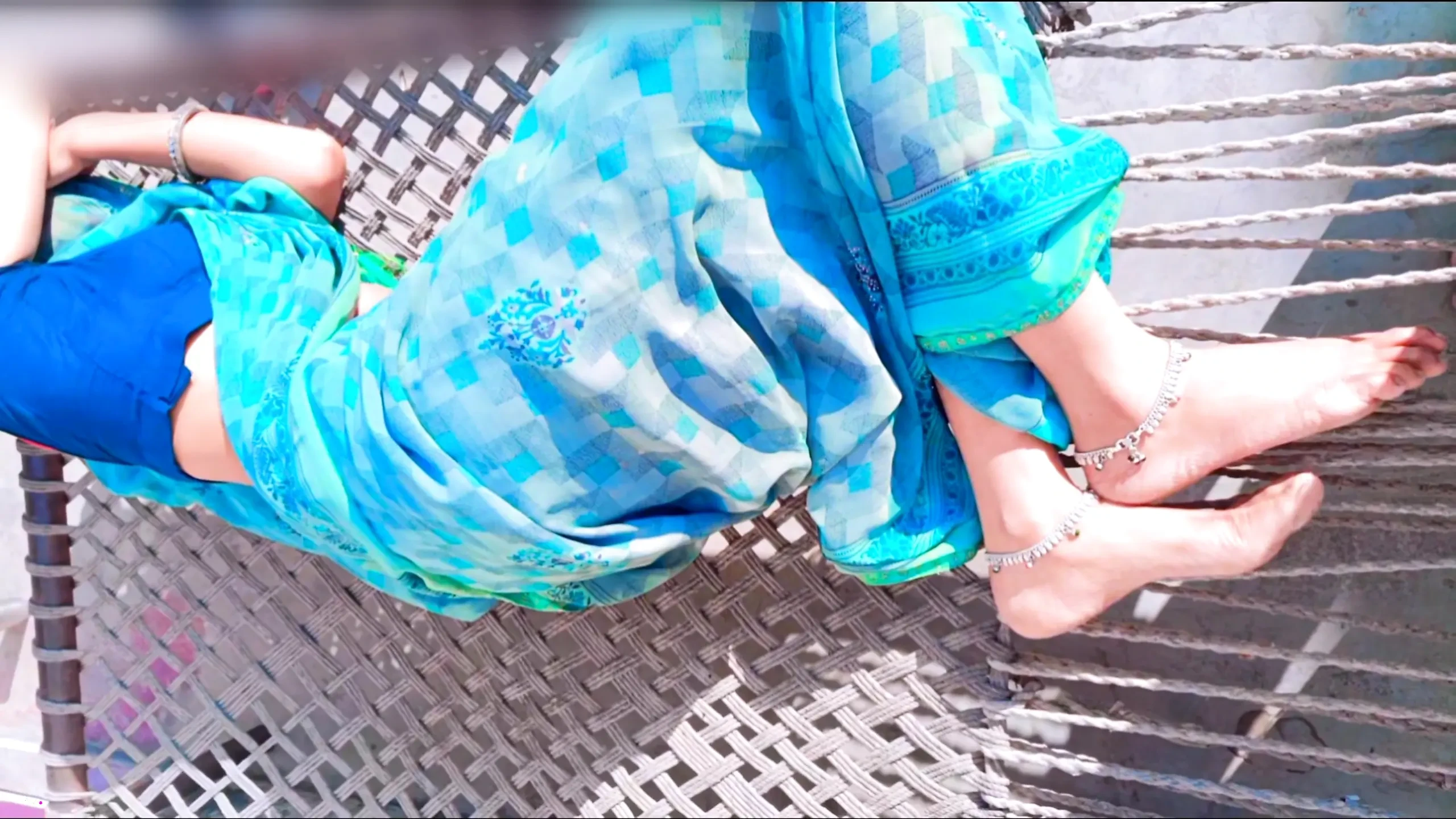 cute saree bhabhi (OUTDOR SEX) gets naughty with  her devar for rough and hard sex during massage on her back. Beautiful bhabhi