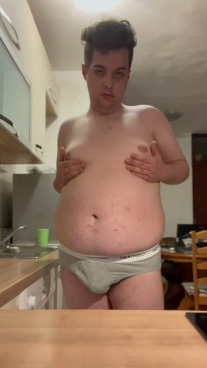chub fag showing off
