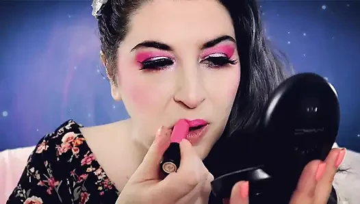 Rosa lippenstift an Plexiglass Asmr