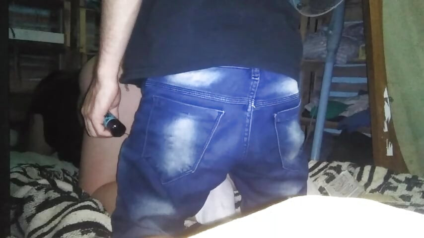 Mi-am pus degetele în Putita Rica, la noapte cu un tanga roz și rochie