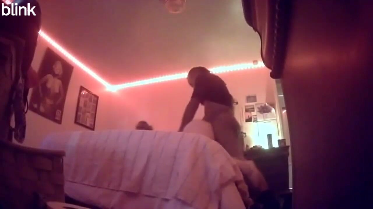 第一次和丰臀邻居的视频