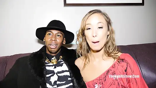 Полное видео... Корейская и белая Christy Love трахается с метросексуальными транссексуалами