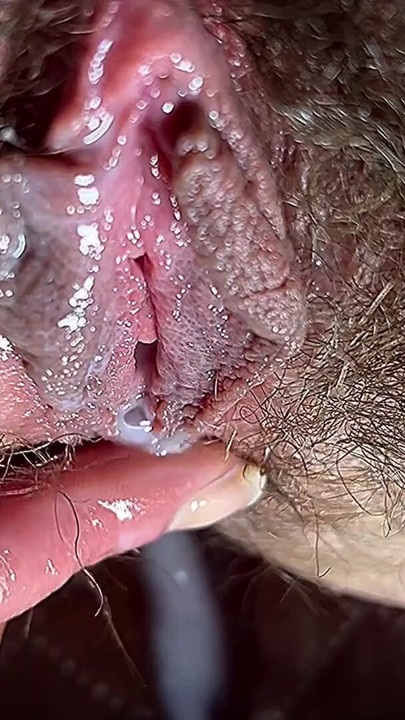 Juicy mom with close-up of her naughty hairy | Clip 1
