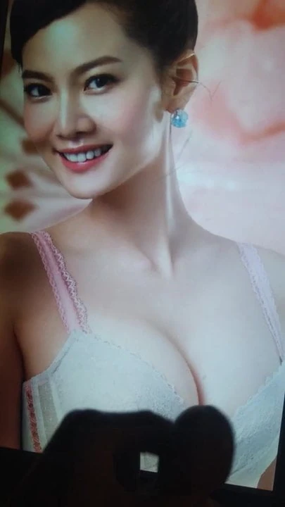 Joanne Tseng grote borsten tieten sperma eerbetoon 16