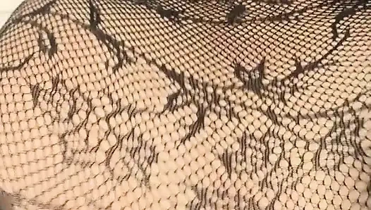 Большая задница в нижнем белье заставляет его быстро кончить