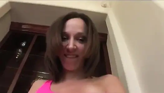 Harika genç kızlar canavar siyah yaraklarla sikiliyor ve ağzına boşalıyor