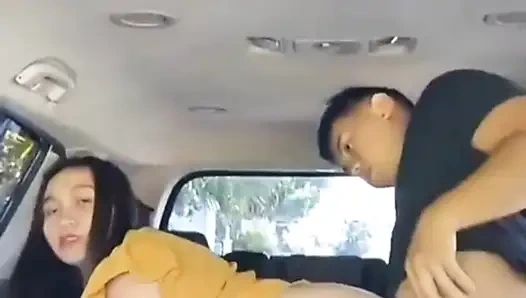 Ngentot ibu tiri didalam mobil