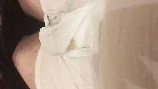 Beyaz nervürlü boxer külot işemek
