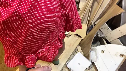 Garajda kıllı amcıklı kızıl saçlı işçi kızla sikişiyor