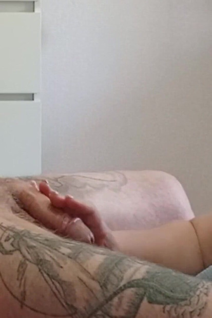 Manželka sleduje, jak soused saje mého ptáka a polyká sperma