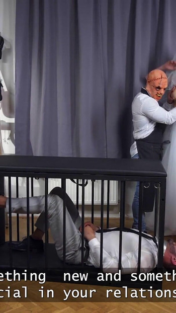 Snažan trenutak iz "VIP4K.  prije vjenčanja u Fetiš Funhouse!"