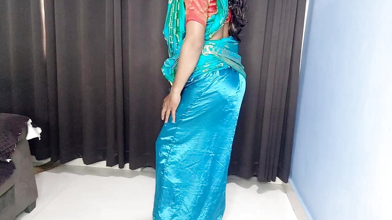 Indian house wife remove sexy saree