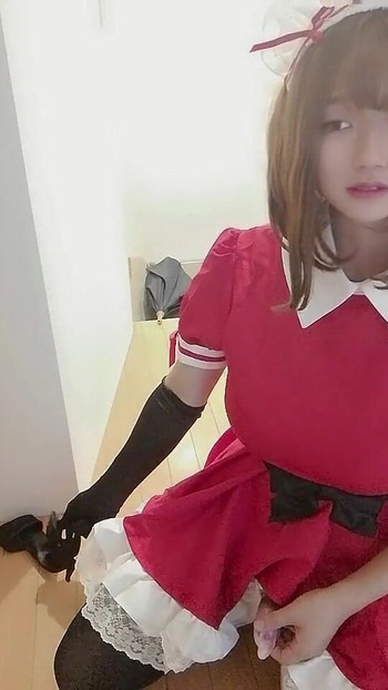Kultni trenutak iz filma "Japanski transvestit Miya masturbira u crvenoj haljini"