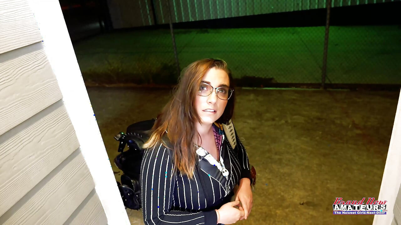 Grote tieten getatoeëerde brunette milf Celeste natte reet likken gepassioneerd beuken!