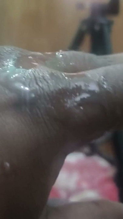 Glittering | Clip 2