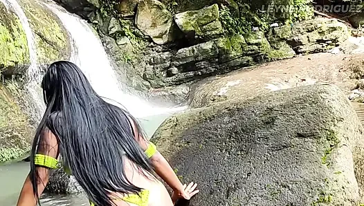 Draußen erwischt! Riesige amateur-zusammenstellung dieser heißen latina zierliche sex in der Öffentlichkeit hat