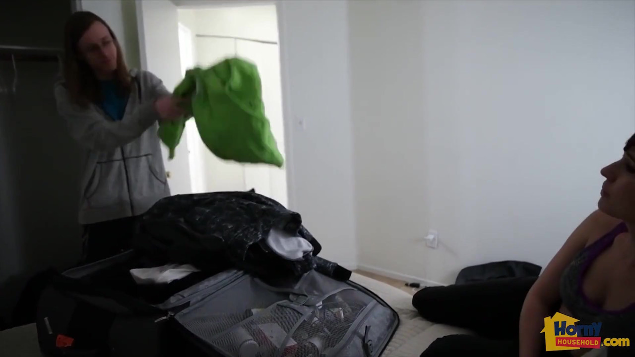 親がいない間に遊ぶ