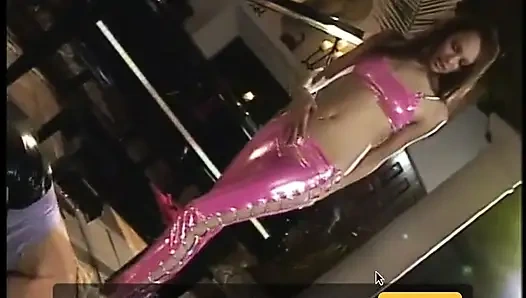 Горячие лесбиянки-шлюшки скачут со страпоном