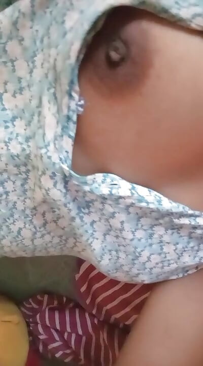 Awek Sri Lanka melancap di bilik mandi dengan nafsu dildo dengan buah dada besar dan pepek basah