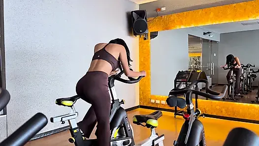 POV - Hampir Hamil Orang Asing Dari Gym Ingin Bertemu Denganku - Laura Alvarez