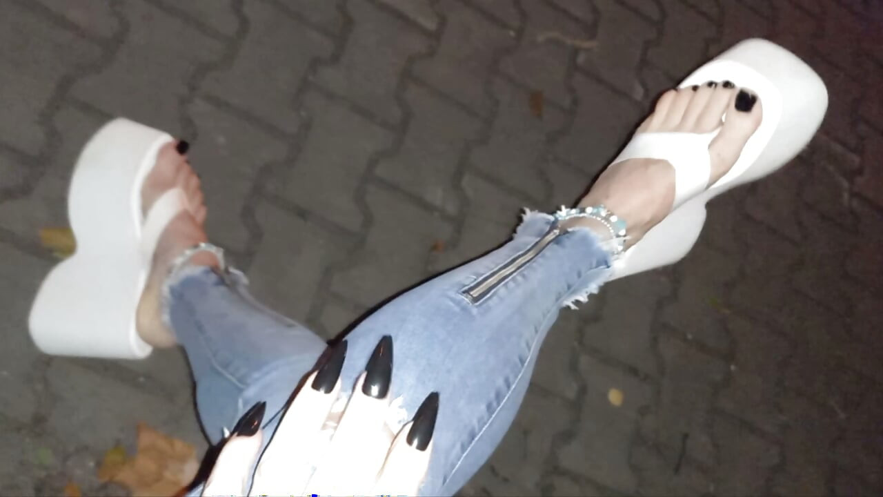 Night walk in my ripped skinny jeans & ultra-high white platform flip-flops, showing off my painted toes