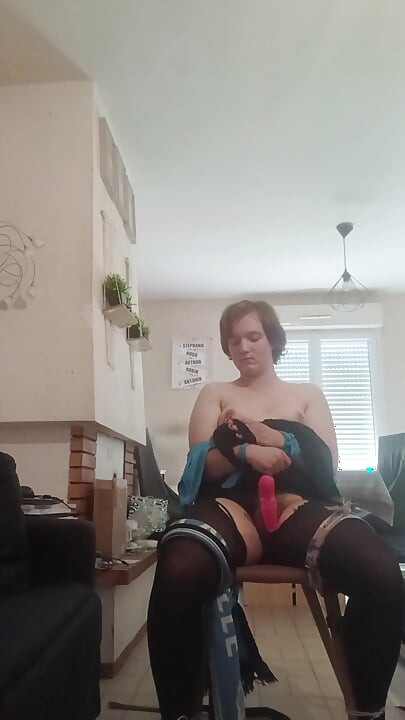 Self bondage, cumshot
