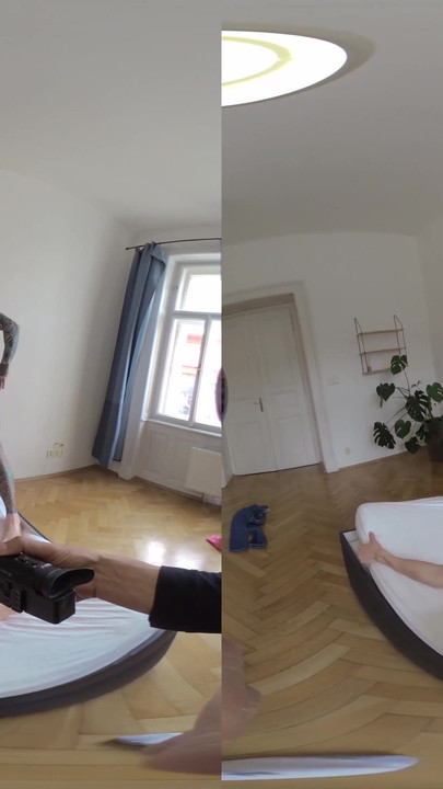 Kultni trenutak iz "Lady Gang & Maddy Black - Nečuvena orgija prskanja! Najbolji prijatelji razmjenjuju, špricanje i spermu - VR dio jedan"