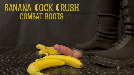 Coup de bite avec une banane, piétinement avec Tamystarly - CBT, ballbusting, écrasement