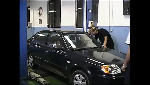 Büyük yarak ağızda büyük yarak amcıkta üçlü grup seks