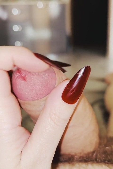 Mẹ chồng tôi vuốt ve dương vật của tôi, và tôi nhét nó từ phía sau và giải phóng một tia tình yêu trực tiếp vào bụng cô ấy