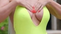 Maryse обладает удивительной грудью и отличной задницей