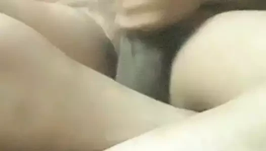 Kardeşin arkadaşı oğlanın boşalmasını izliyor