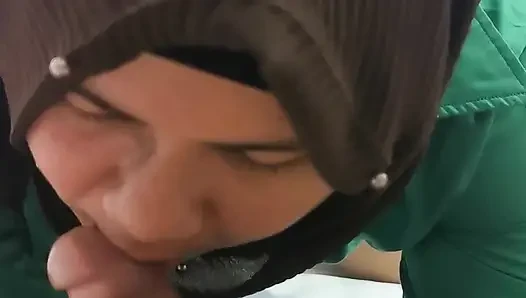 Guru wanita itu bersama, jadi dia bergegas pulang untuk mencari pacarnya.