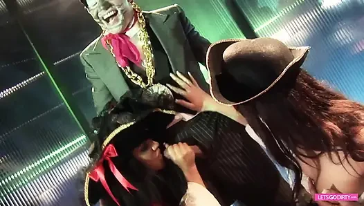 Pesta seks mesum bareng tante seksi yang lagi ngidam di pesta seks