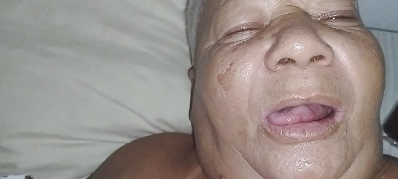 배달원에게 몸을 주는 음란한 아줌마