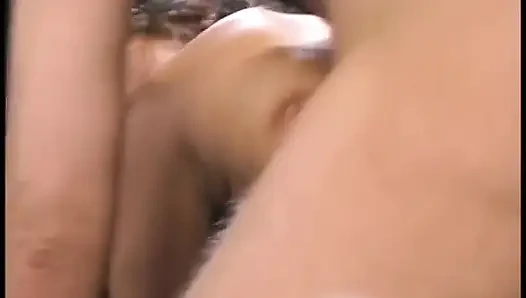 Harika götlü güzel anal genç esmer içinde iki çift yarak birden seviyor