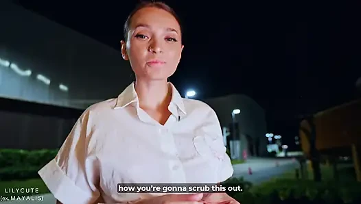 Garson kız siparişi sikiyor ve ödemesini vücuduyla yapıyor