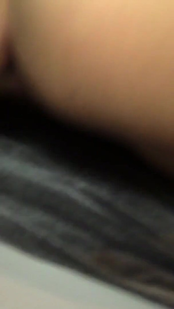 Kötelező pillanat a "Real German Gangbang for Hot Teens Anni Angel and LouJaxx" című filmből
