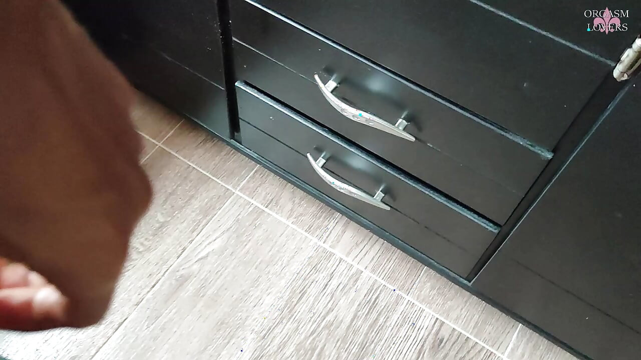 Meglepődik, amikor meglátja a cumot, miután felfalta ezt a nagy farkát