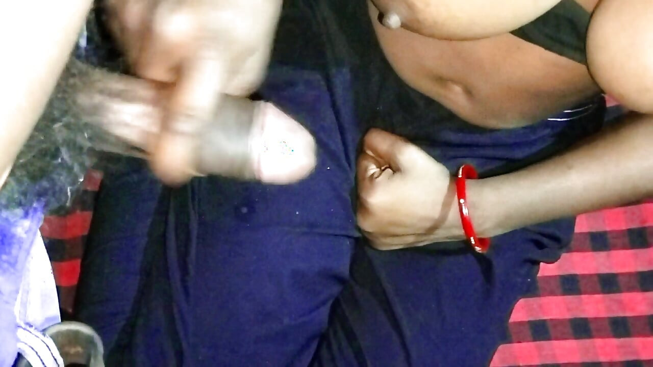 Adik ipar menelepon kakak iparnya, dia mengisap penisnya, dan mereka melakukan seks dengan skor tinggi di malam hari. Sarita Nagaa