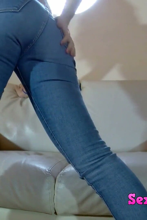 Masturbating in my favorite levis jeans