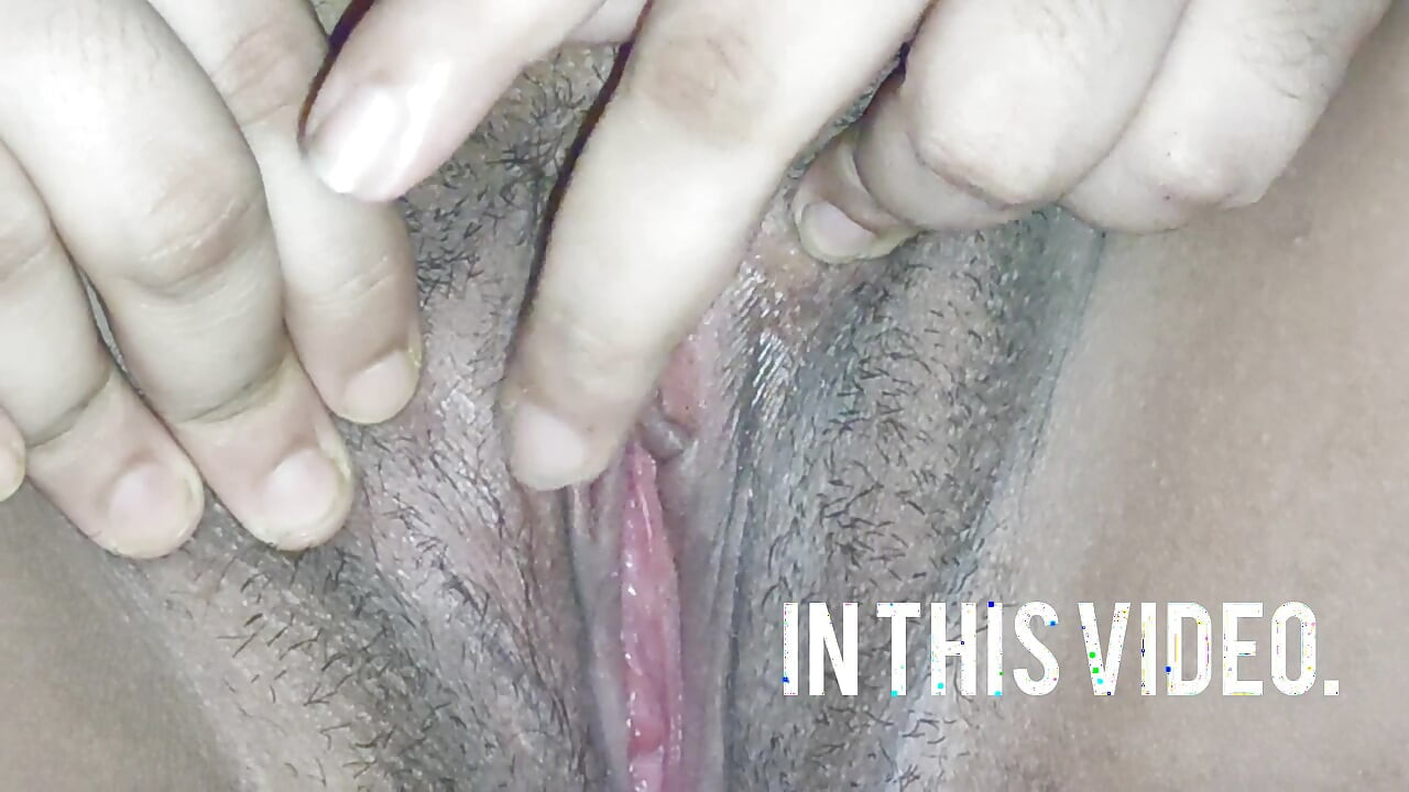 Mira debajo de mi falda, no llevo bragas.