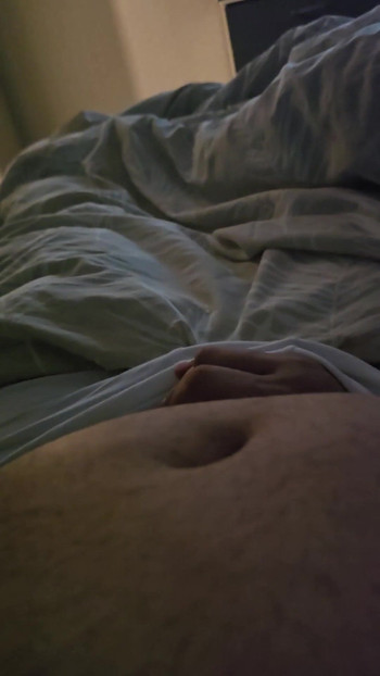 Mama vitregă tocmai a scos pula fiului vitreg fără rușine și îl labă tare | Clip 1