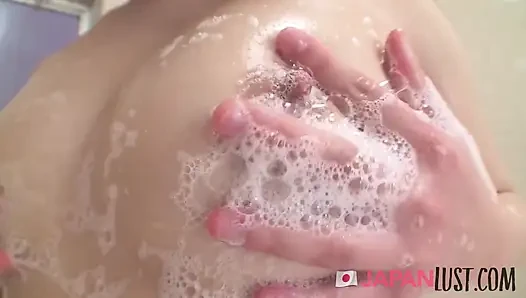Güzel memeli utangaç Japon genç kız bakış açısı dölleme