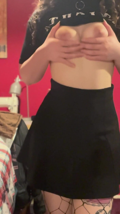 完美奶子哥特女孩給你脫衣舞並用她的貓咪挑逗你 |片段 2