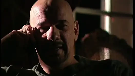 Sarışın hatun kovboy kız tarzı binerken üvey babasının büyük yarağını hissetmeyi seviyor