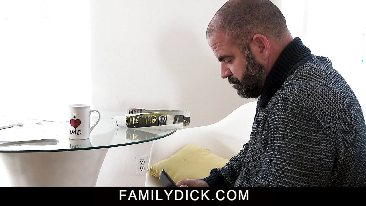 Muscled bear Stepdaddy having a morning quickie with stepson