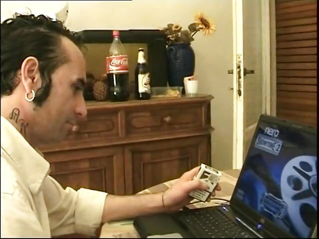 Transseksualne devojke u čarapama su jebane u dupe