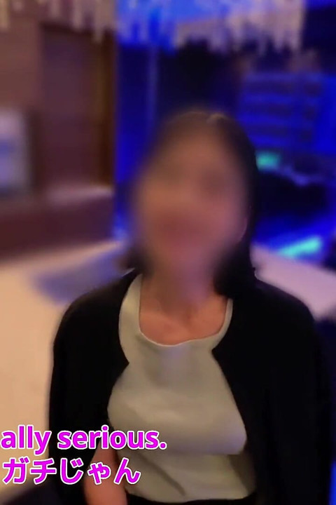 [Seks Pertama dengan Sahabat di Bar Setelah Tutup]