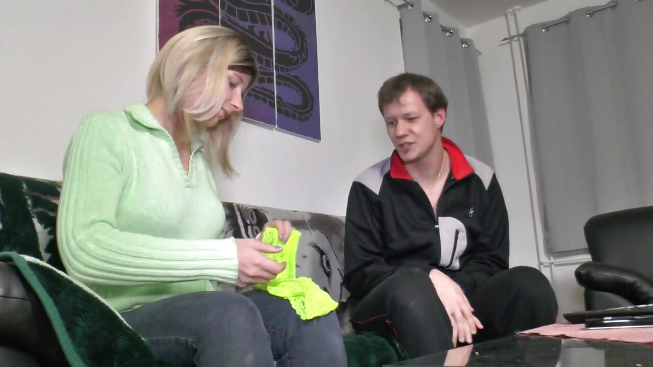 Big ass tattooed wife just came to her neighbor for help about her laundry...then she suddenly accepts and a fuck help